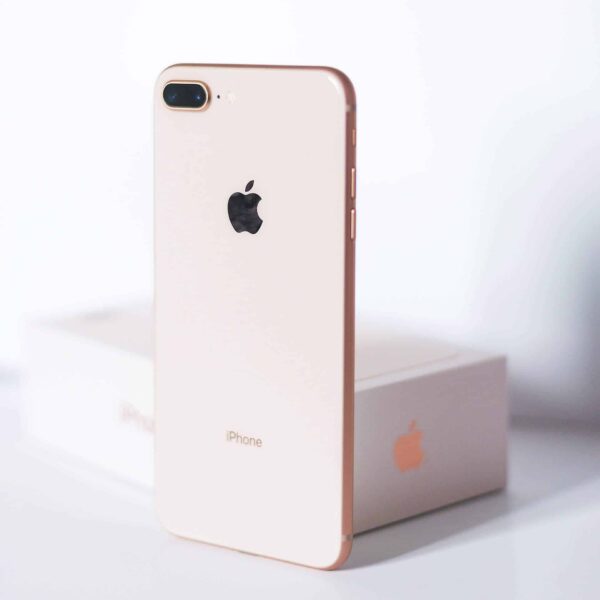 ما اسم هاتف آبل القادم؟ iPhone SE 3 أم iPhone SE Plus 5G؟